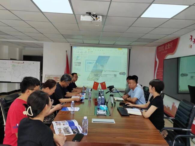 遼寧省測繪地理信息學(xué)會理事長楊國范、秘書長高振東一行到公司參觀指導(dǎo)